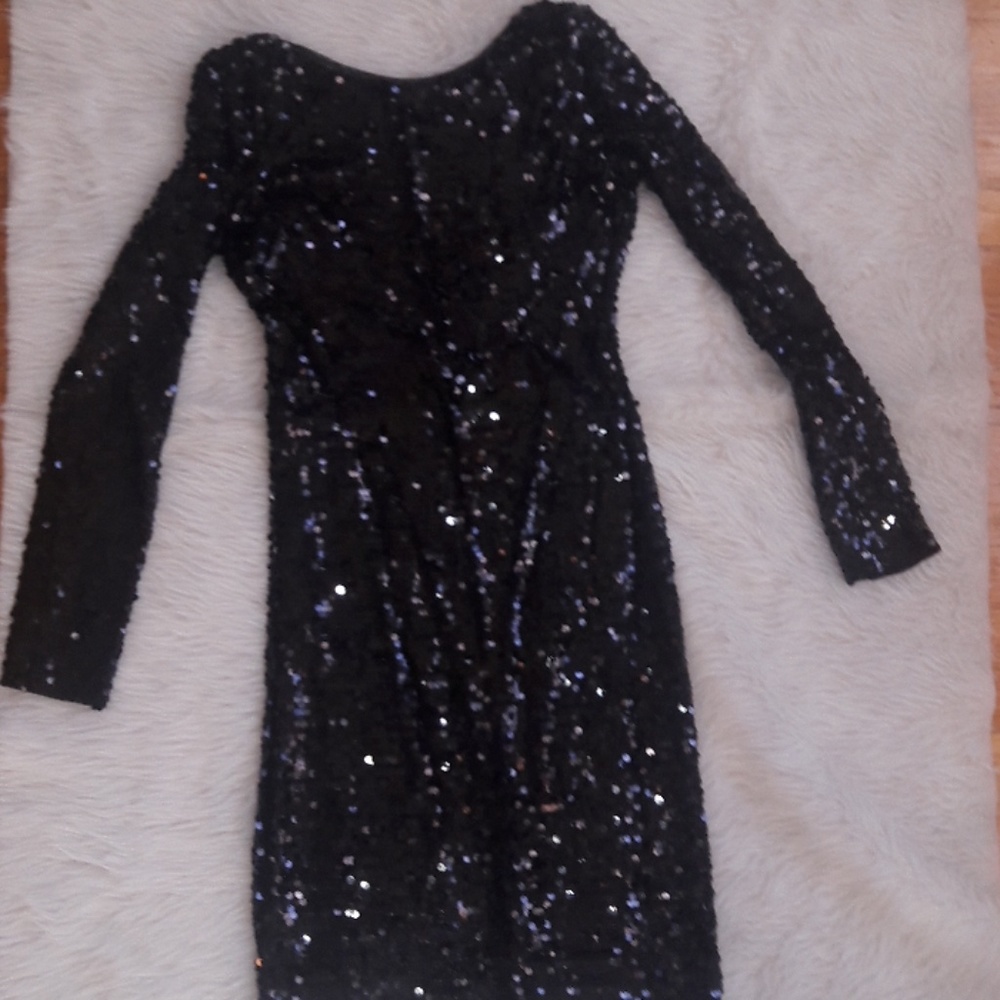 Black sequins short mini dress. (Long sleeves)